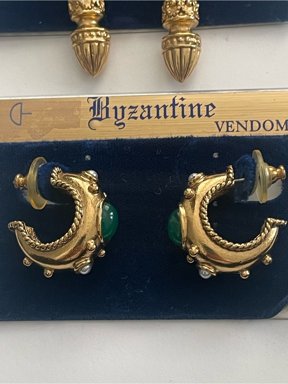 VIntage VENDOME Gold & Green Drop Earrings - Pair - Picture 4 of 5